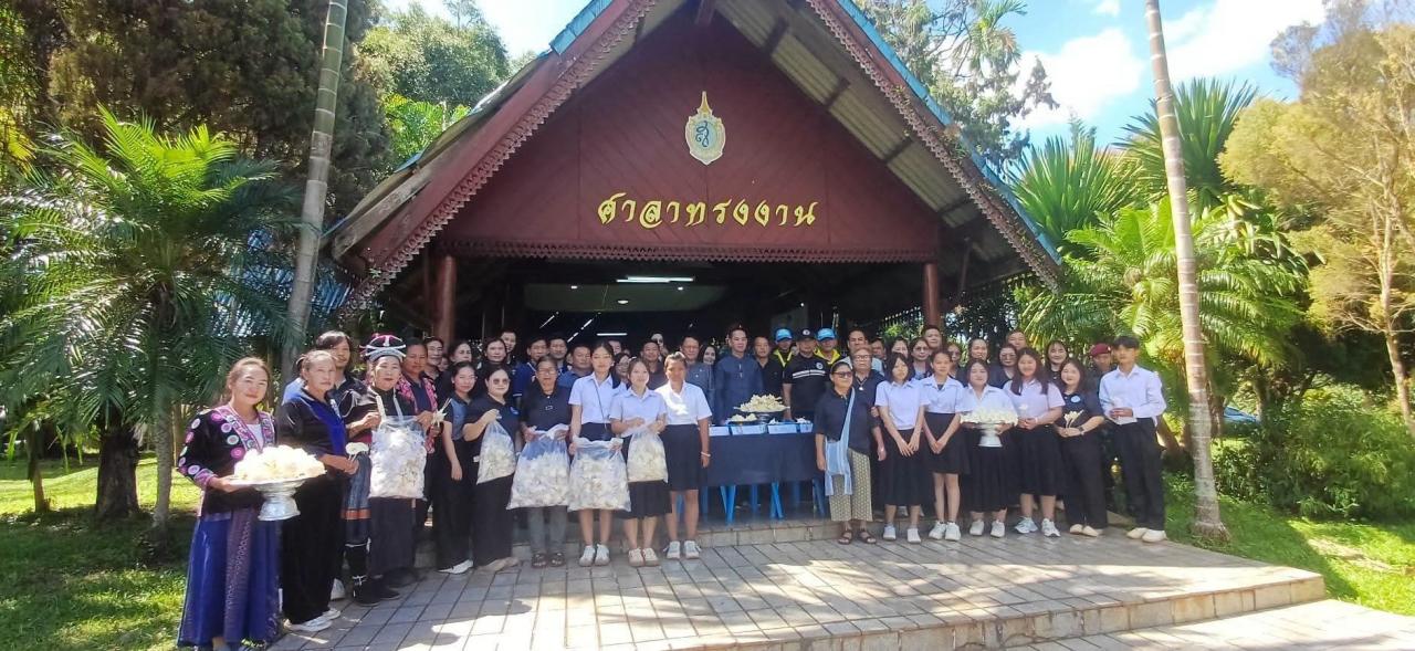 พบพระรวมพลังจิตอาสา ประดิษฐ์ดอกไม้จันทน์ 2,000 ดอก น้อมสำนึกพระมหากรุณาธิคุณพระพันปีหลวง