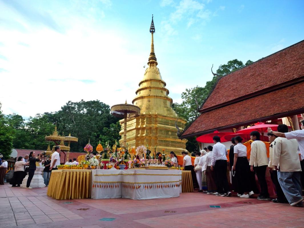 พะเยา - อลังการ ม.พะเยาแห่ผ้าห่มพระธาตุจอมทองสืบสานประเพณีวัฒนธรรม