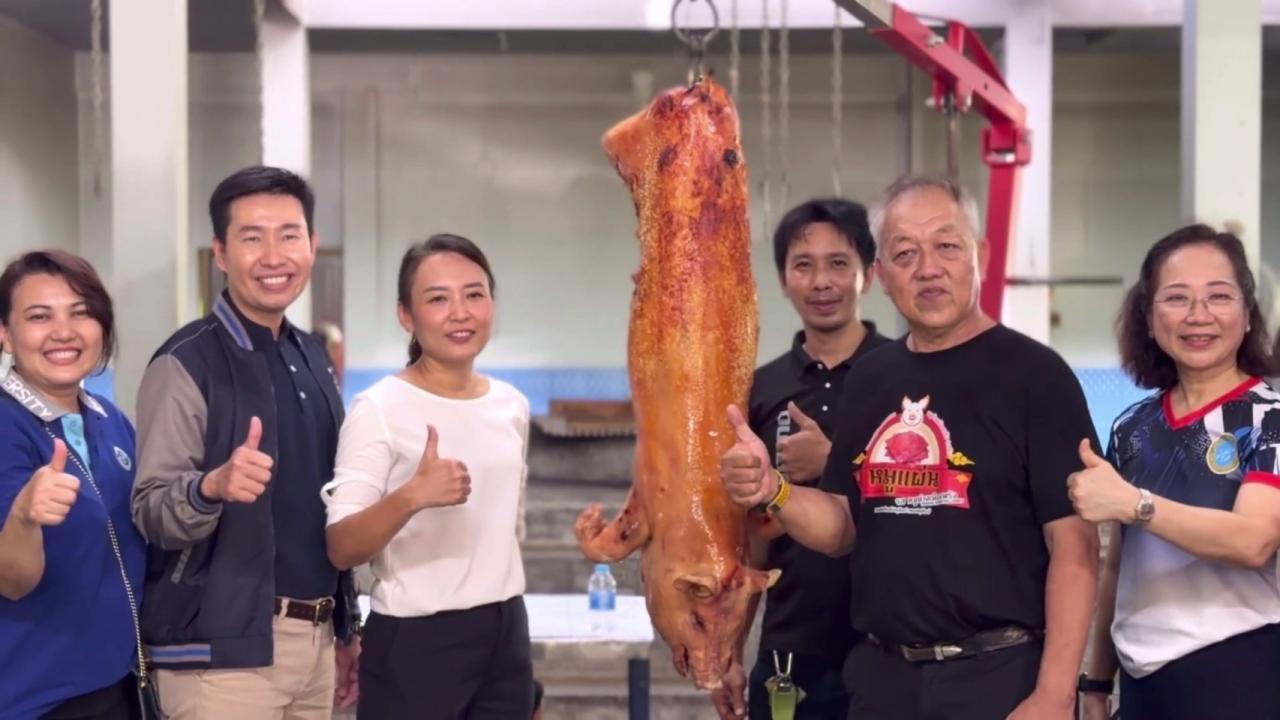 สุดเจ๋ง! ม.สวนดุสิตตรัง ผุดเตาย่างนวัตกรรม “หมูย่างเมืองตรัง” ใช้งานได้จริง ลดค่าพลังงาน-ต้นทุน-เวลา หอมอร่อยเหมือนเดิม เชื่อมโยงงานวิจัยกับผู้ประกอบการในพื้นที่ได้จริง