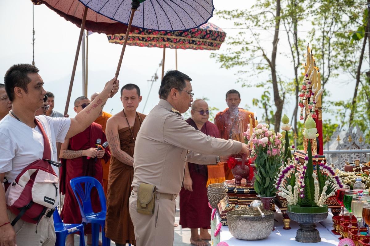 ผู้ว่าฯแม่ฮ่องสอน สรงน้ำอัฐิน้ำอัฐิ "ครูบาวัดไม้ฮุง"