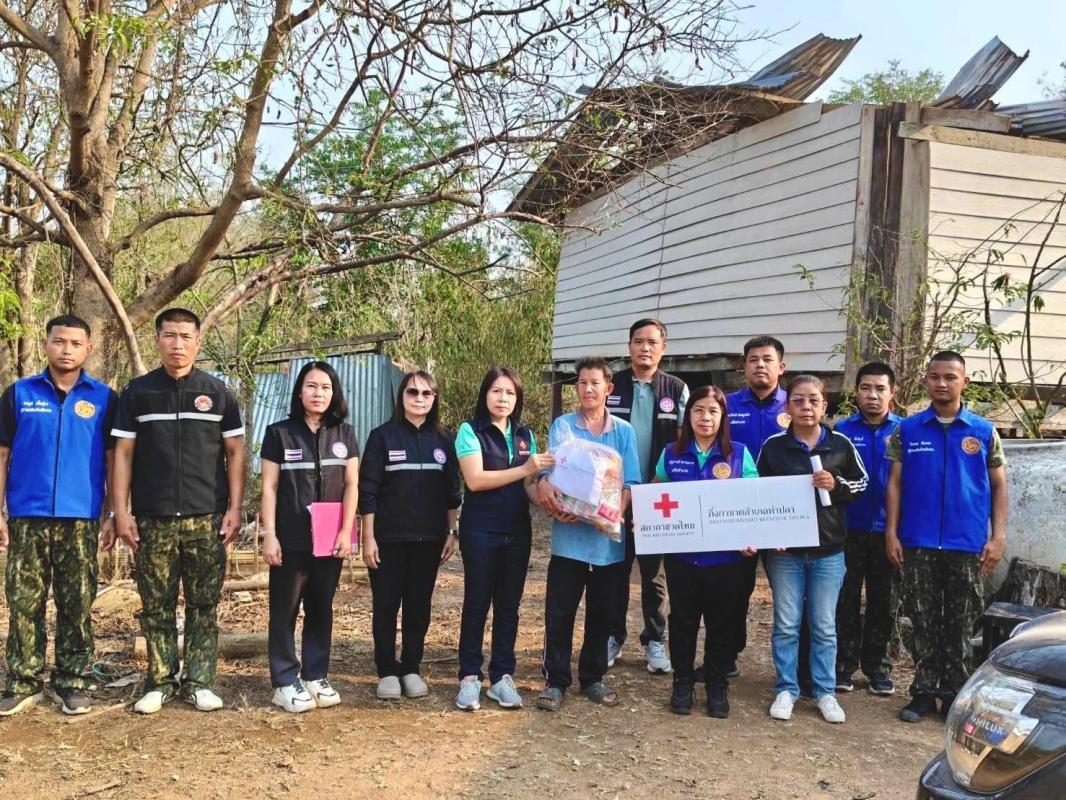 อ.ท่าปลา ลงพื้นที่มอบเครื่องอุปโภค บริโภค ให้กับครัวเรือน ผู้ประสบวาตภัยในพื้นที่อำเภอท่าปลา
