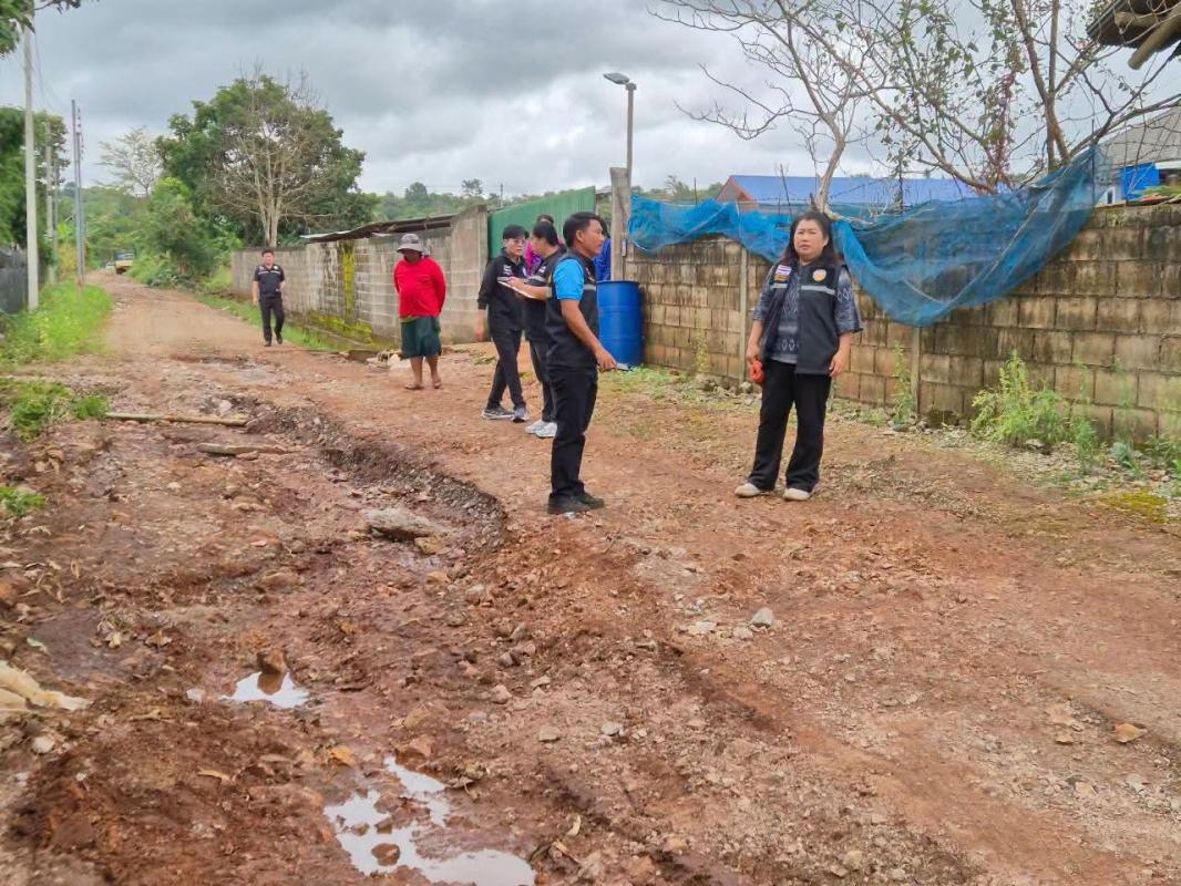 อบต.รวมไทยพัฒนา ลงพื้นที่สำรวจความเสียหาย ช่วยเหลือประชาชนประสบอุทกภัย หลังฝนตกหนักน้ำทะลักเข้าบ้านเรือน