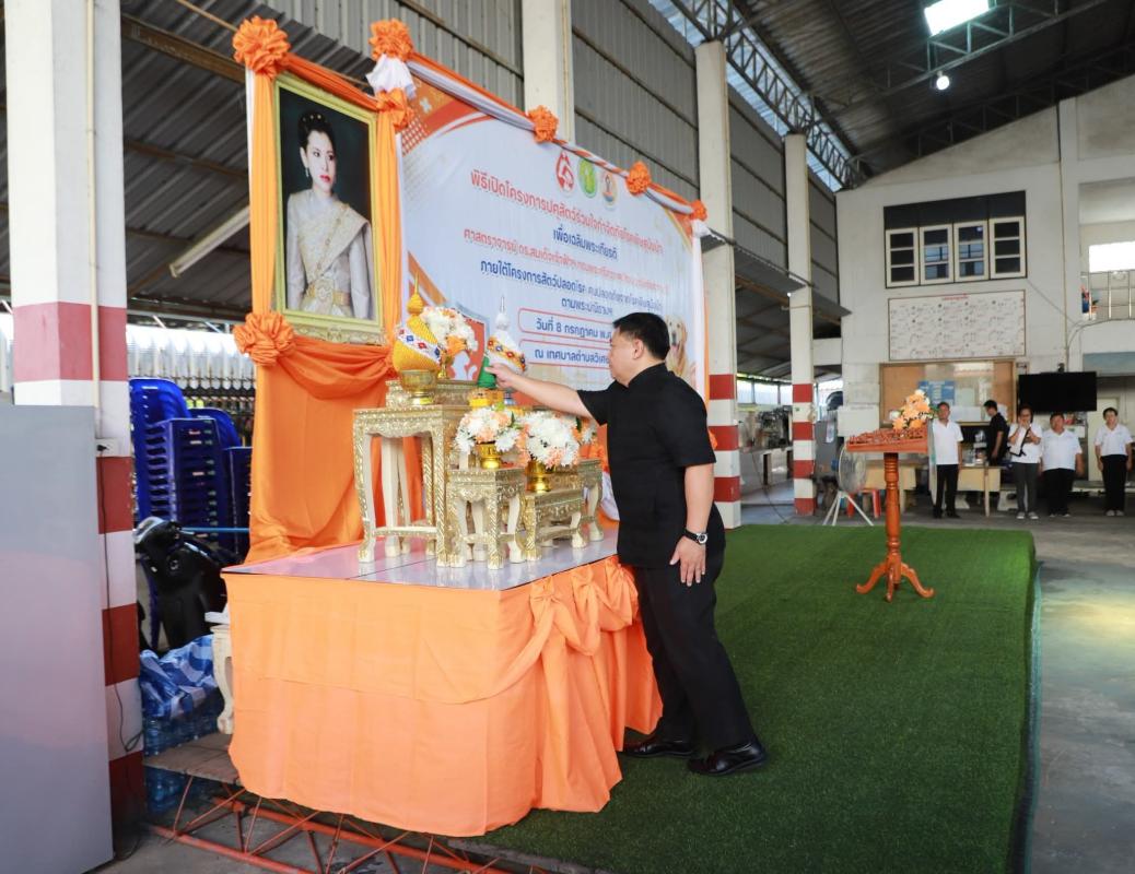 >>>  ปศุสัตว์อ่างทองออกหน่วยเคลื่อนที่ทำหมัน-ฉีดวัคซีนป้องกันพิษสุนัขบ้า ในโครงการปศุสัตว์ร่วมใจ กำจัดภัยโรคพิษสุนัขบ้า เฉลิมพ&para;ระเกียรติ ศาสตราจารย์ ดร.สมเด็จเจ้าฟ้าฯ กรมพระศรีสวางวัฒน วรขัตติยราชนารี ฯ<<<