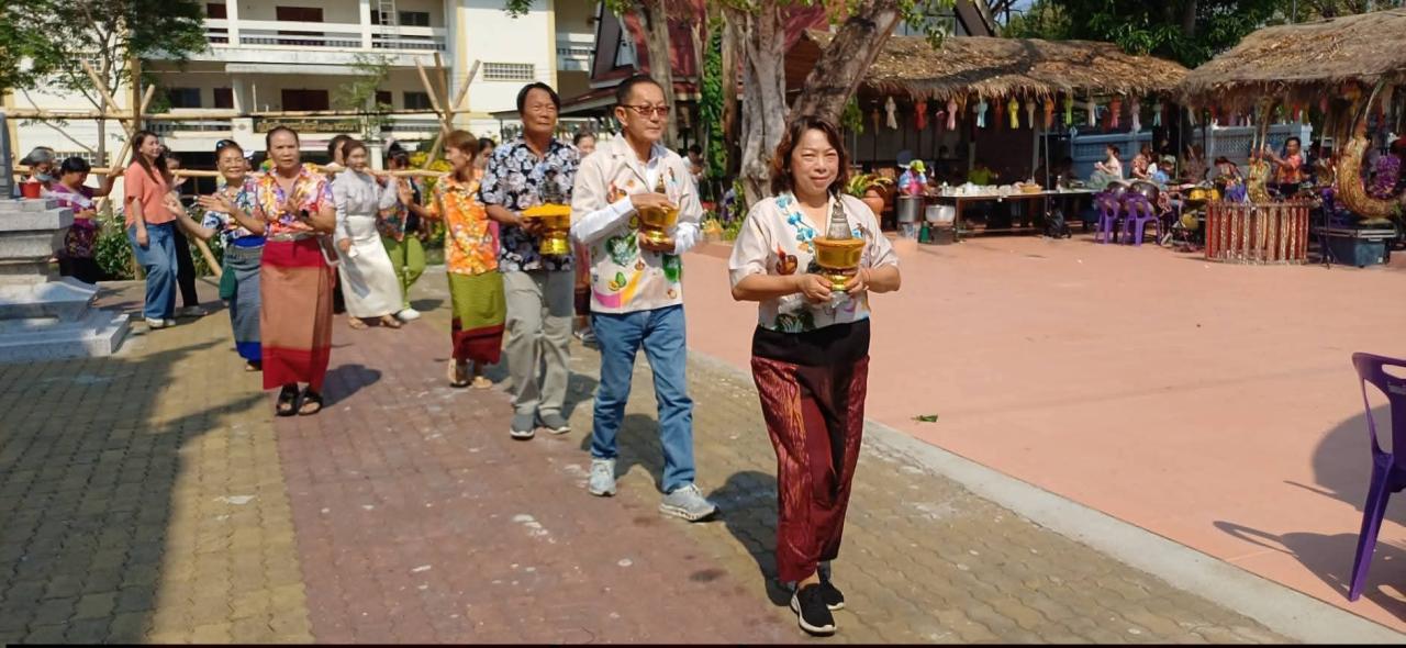 คึกคักวัดดอนแก้ว เมืองตาก
สืบสานประเพณี &ldquo;แห่ไม้ค้ำสะหรี&rdquo; เสริมสิริมงคลรับสงกรานต์