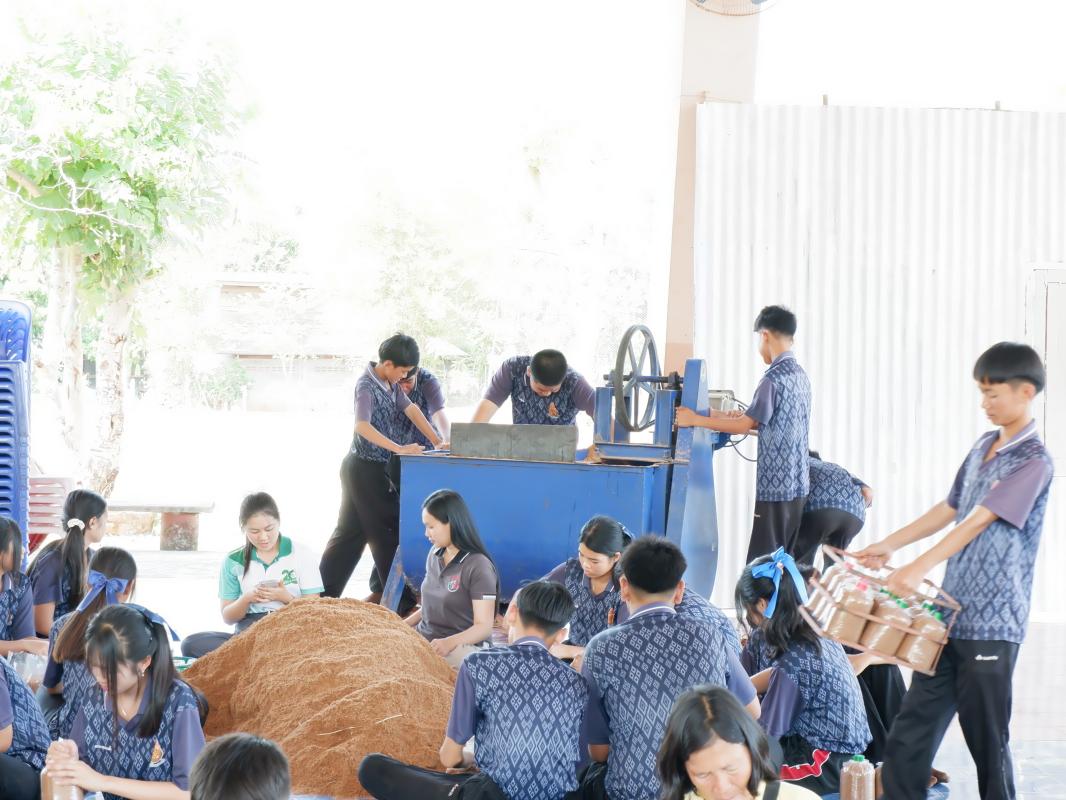 เตรียมสู้ภัยข้าวยากหมากแพง! มรภ.สกลนคร จัดค่าย SDG1 เพาะเห็ด บูรณาการงานวิจัยสู่ความมั่นคงทางอาหารที่บ้านบะหว้า