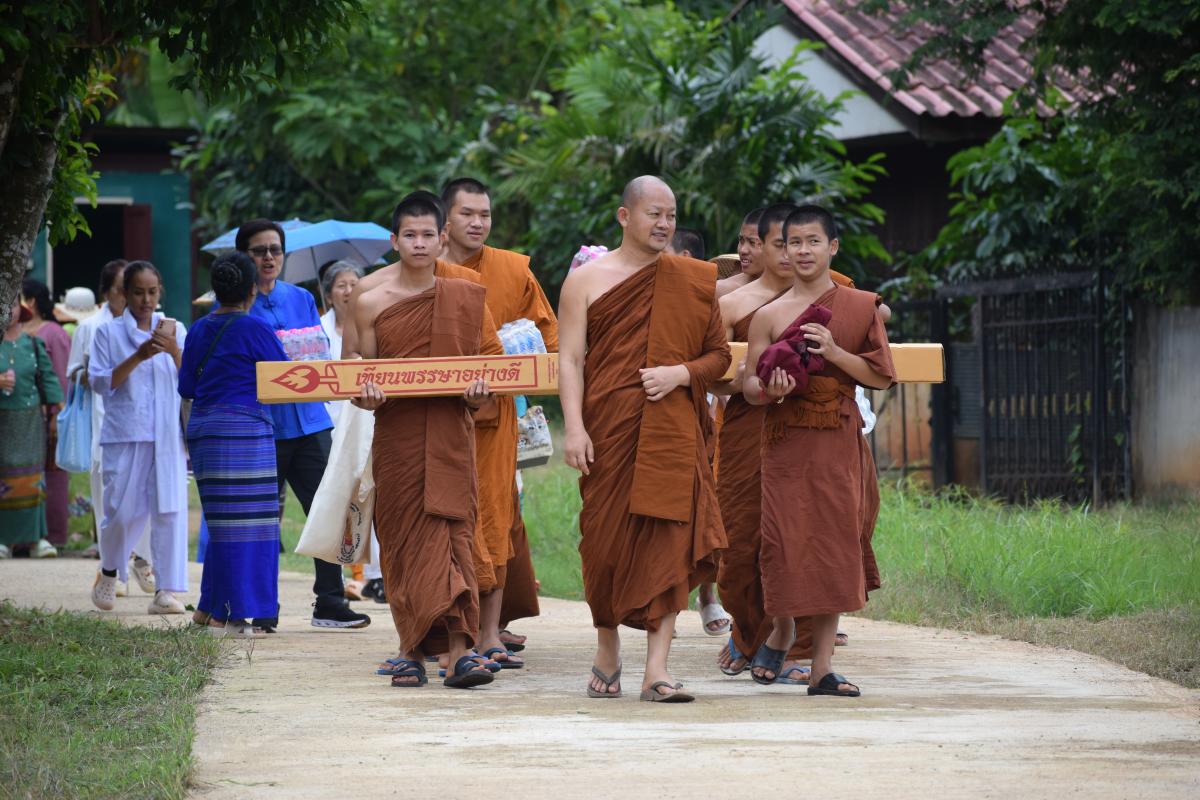 คณะสงฆ์และพุทธศาสนิกชน สืบสานประเพณีเข้าพรรษา อ.ปางมะผ้า จ.แม่ฮ่องสอน
