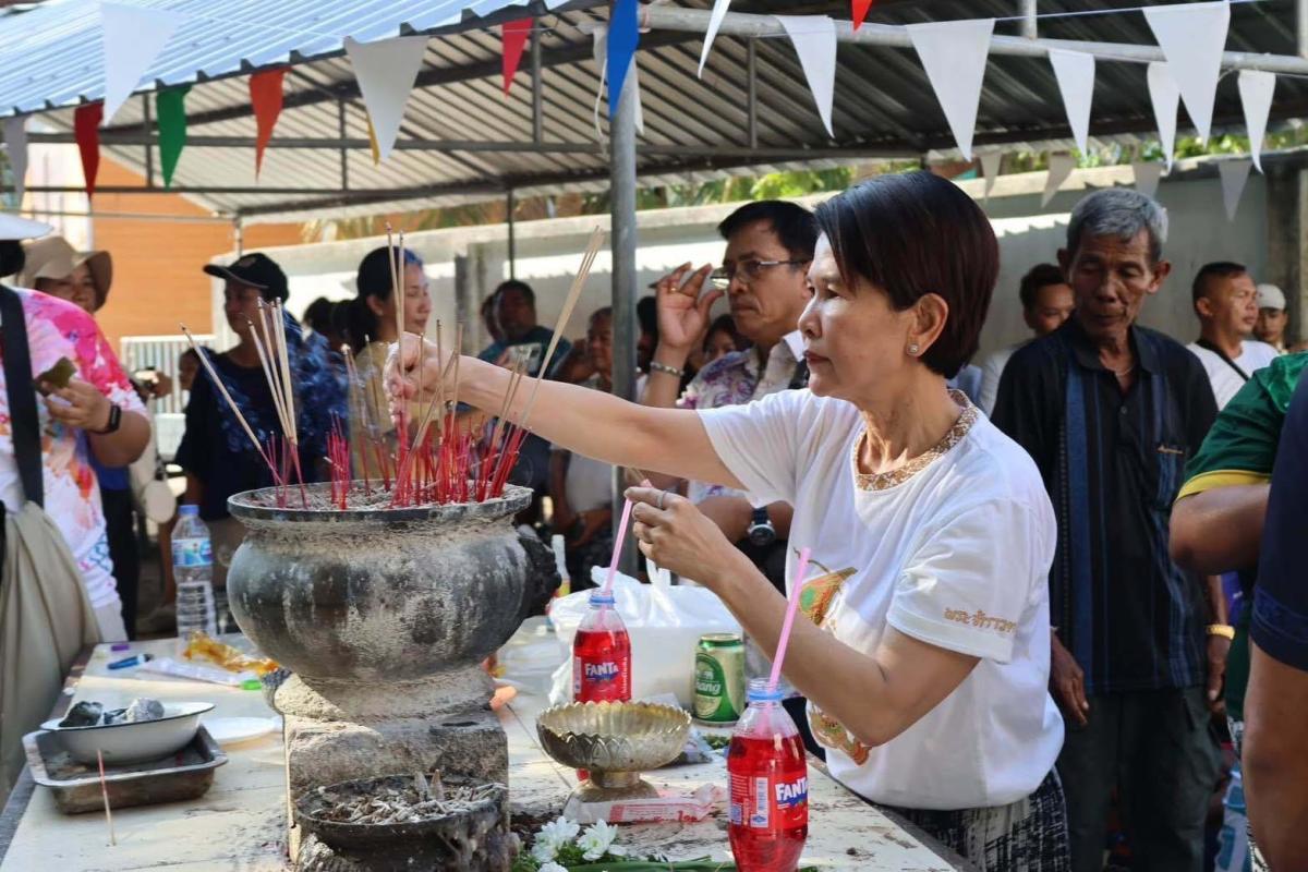 วธ.สตูล ร่วมบูชาดวงวิญญาณโต๊ะฆีรี งานลอยเรืออูรักลาโว้ย