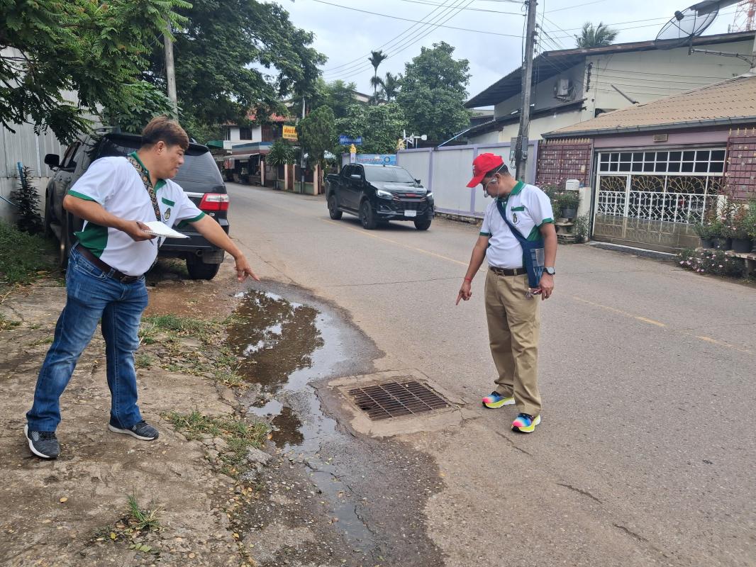 เดินสำรวจพื้นที่น้ำรอระบาย