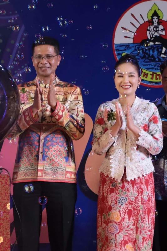 พ่อเมืองสตูล ควงนายกเหล่ากาชาด หนุนพลังวันสตรี