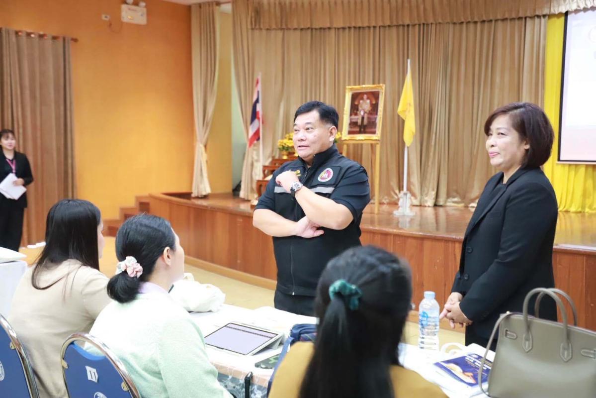 >>> ผู้ว่าฯ อ่างทอง กำชับสถานประกอบการในจังหวัดอ่างทอง ช่วยกันดูแลลูจ้างโดยเฉพาะแรงงานต่างด้า ต้องขึ้นทะเบียนทุกคน เพื่อให้อ่างทองปลอดแรงงานผิดกฏหมาย<<<