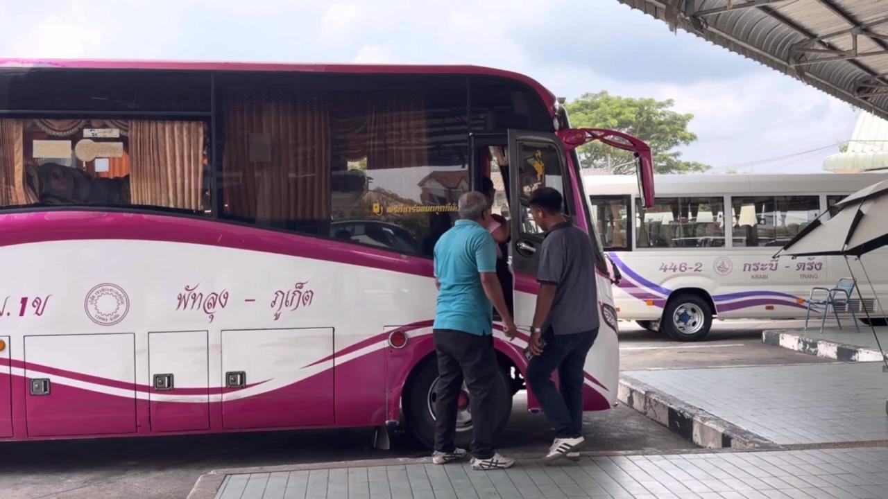 ตรังอ่วมพิษน้ำพมันแพง รถทัวร์ขึ้นราคาค่าโดยสารแล้ว เอกชนโวยรบ.ไม่แก้ปัญหาแบบยั่งยืน ทำราคาน้ำมันพุ่งรายวัน คนงดเดินทาง เชื่อพุ่งขึ้นอีก