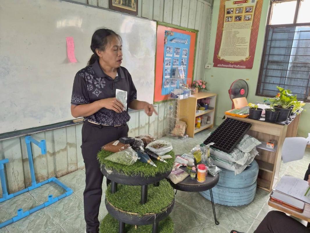 เกษตรหาดใหญ่ เผยแพร่ความรู้เศรษฐกิจพอเพียงและการปลูกผักอินทรีย์ แก่ศูนย์เรียนรู้ชุมชนคลองเปล สกร.ระดับ อำเภอหาดใหญ่  ตำบลคอหงส์ อำเภอหาดใหญ่จังหวัดสงขลา