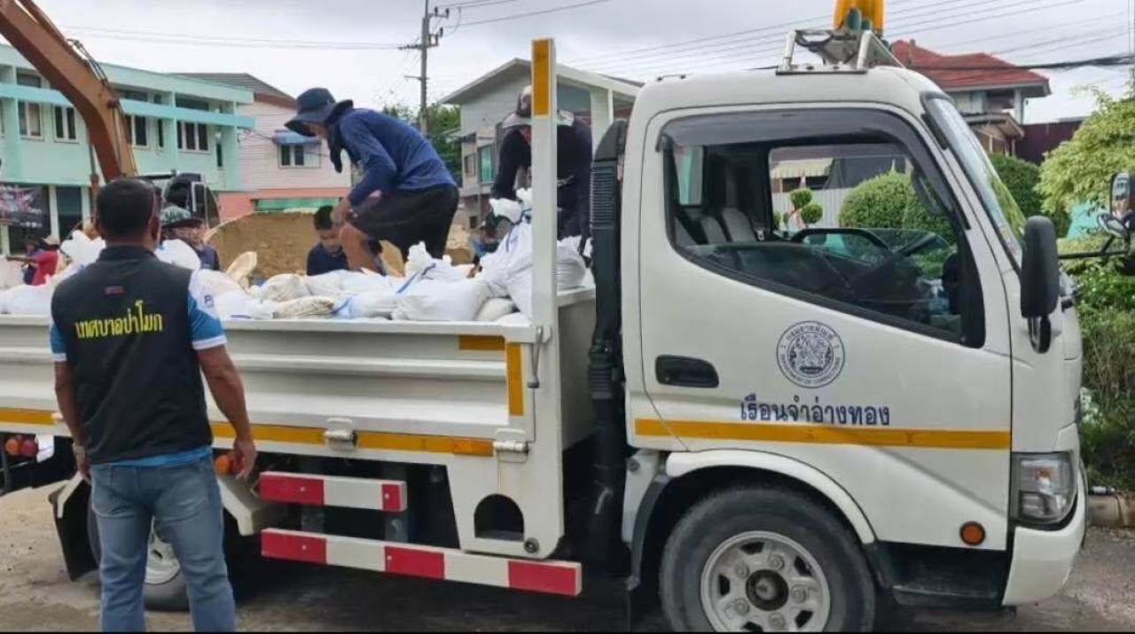 >>>อ่างทอง ป่าโมก เร่งอุดโพรงทรุดริมเจ้าพระยา หวั่นกระทบถนนและแนวริมตลิ่ง <<<
