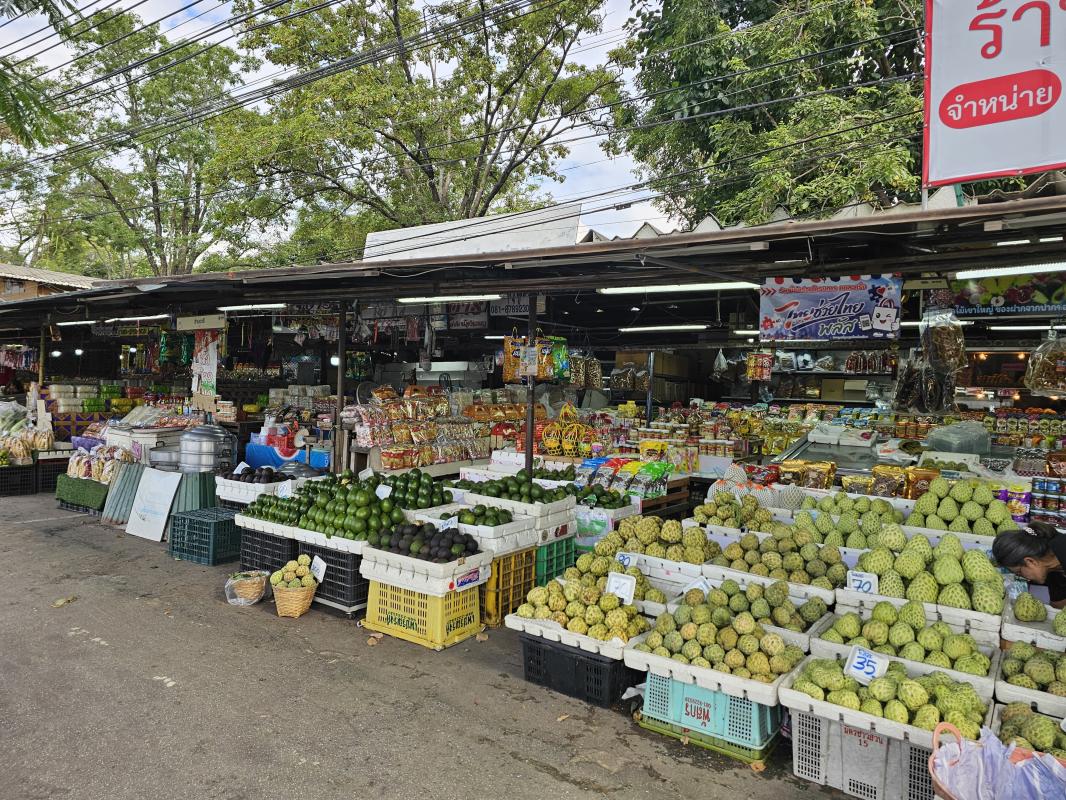 ตลาดเงียบพ่อค้าแม่ค้าโอดโอย