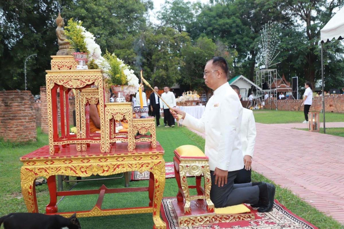 >>> รองผู้ว่าราชการจังหวัดอ่างทองและพุทธศาสนิกชนร่วมทำบุญตักบาตรถวายข้าวสารอาหารแห้งและหล่อเทียนพรรษาเนื่องในเทศกาลวันอาสาฬหบูชาและวันเข้าพรรษา  พ.ศ.2569 <<<