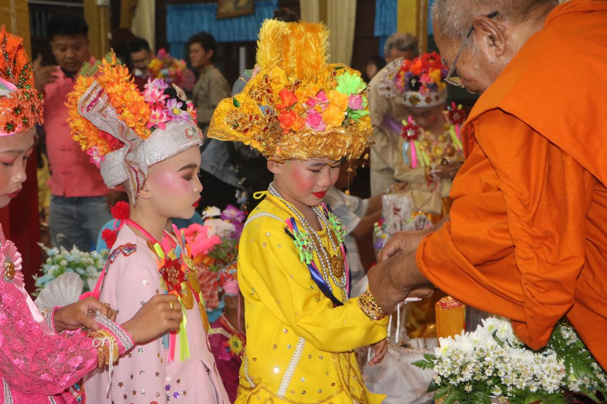 ผู้ว่าฯ แม่ฮ่องสอน ร่วมพิธีรับส่างลอง ประเพณีปอยส่างลอง ณ วัดจองคำพระอารามหลวง