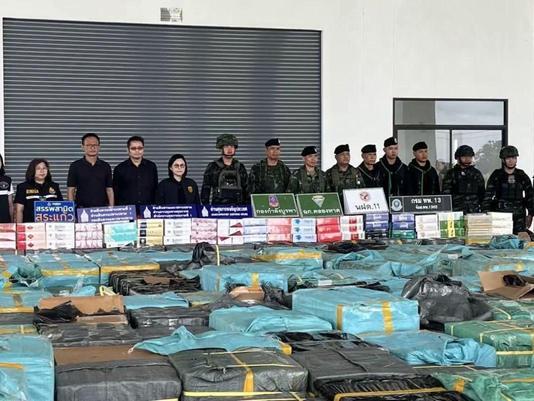 สระแก้ว – "ศุลกากร" สนธิกำลัง "จนท.ทหาร" ยึดบุหรี่เถื่อน! จำนวน 4.4 ล้านมวน มูลค่า 22 ล้านบาท