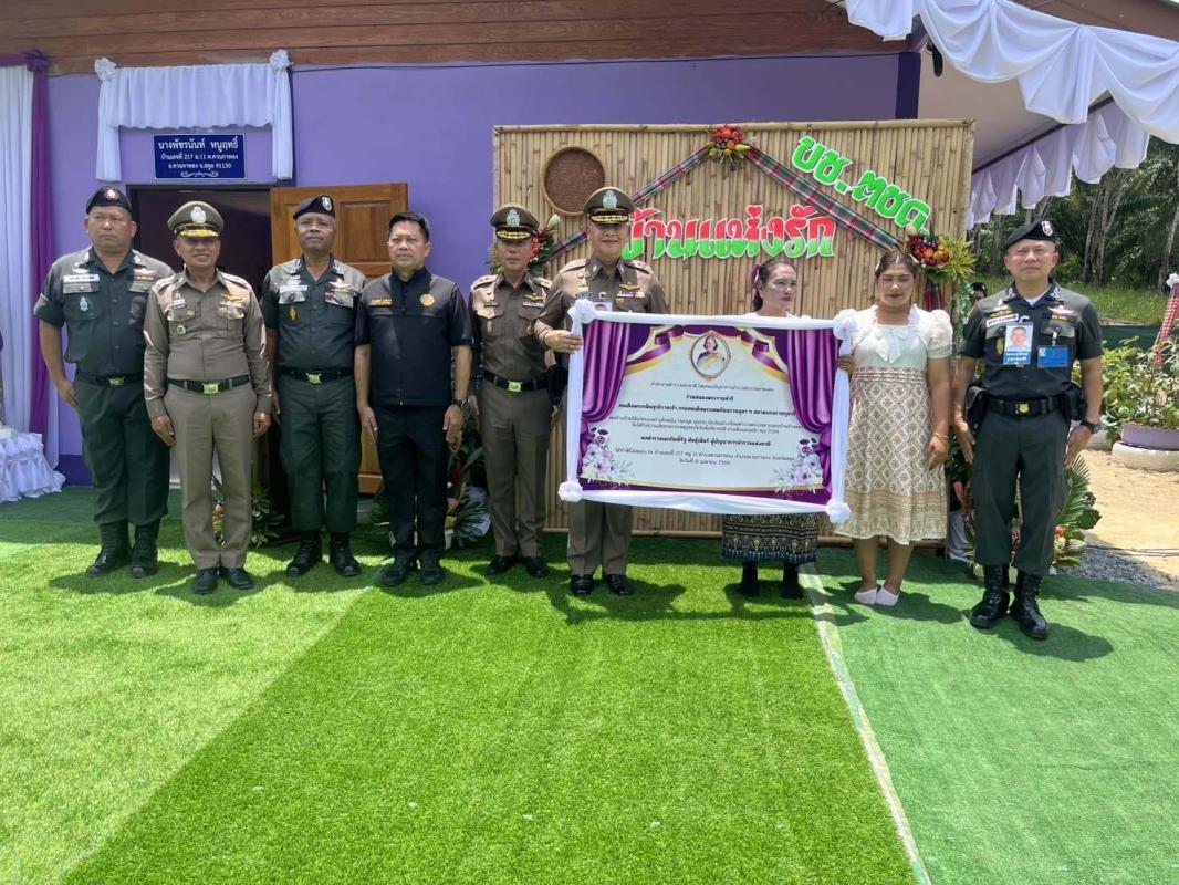 ผบ.ตร.นำทีมมอบบ้าน แห่งความรักฯหลังกระทบภัยพิบัติ