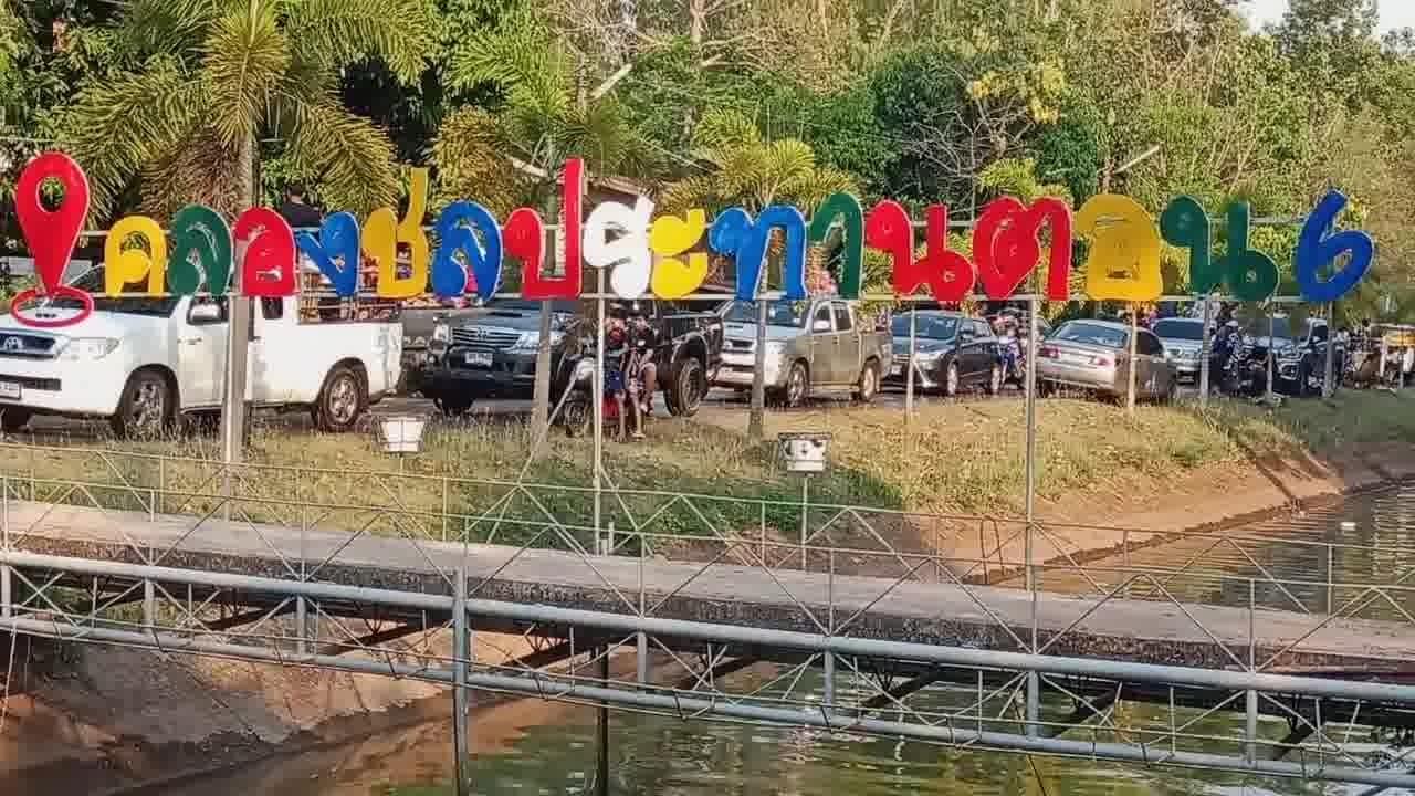 ชาวบ้านโคกเลาะ ต.ขมิ้นร่วมเล่นน้ำสงกราณต์สืบสานประเพณีสงกราณต์ชาวสกลนคร