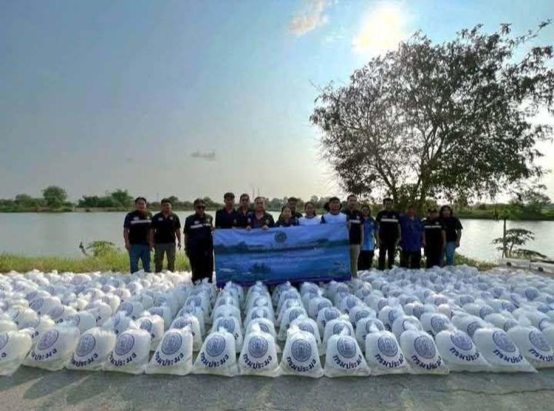 >>> ปล่อยพันธุ์สัตว์น้ำเศรษฐกิจ ณ แหล่งน้ำชุมชน หนองคลองล้น จังหวัดอ่างทอง <<<