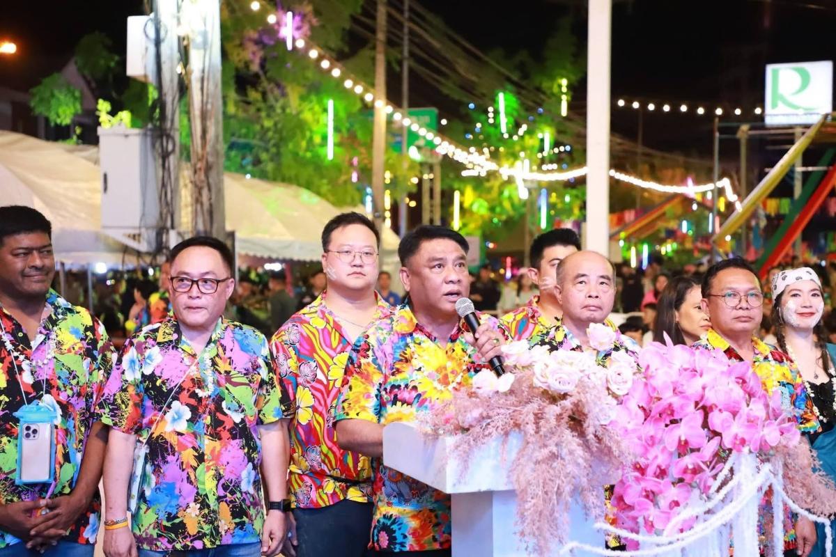 &ldquo;มหาสงกรานต์นครแม่สอด&rdquo; ระเบิดความมันส์ คนแห่ร่วมงานทะลักนับหมื่น สาดน้ำ-ชมประกวดสุดคึกคัก เงินสะพัดรับเทศกาล