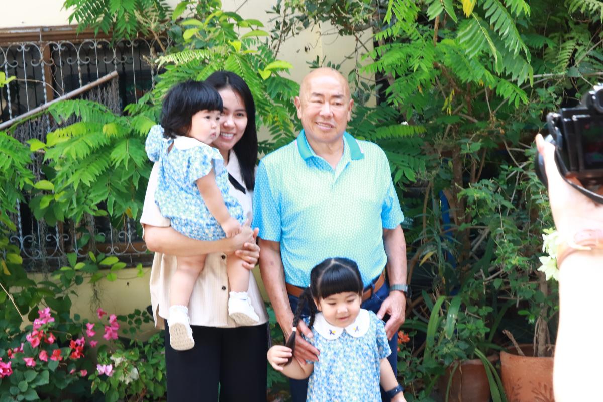 พลังบุญ! "ประธาน กต.ตร.สภ.เมืองปากน้ำ" บริจาคน้ำมัน 1,000 ลิตร ถวาย "เจ้าคุณแจ้" เจ้าอาวาสวัดบางพลีใหญ่กลาง เพื่อสงเคราะห์เผาศพผู้ยากไร้ฟรี