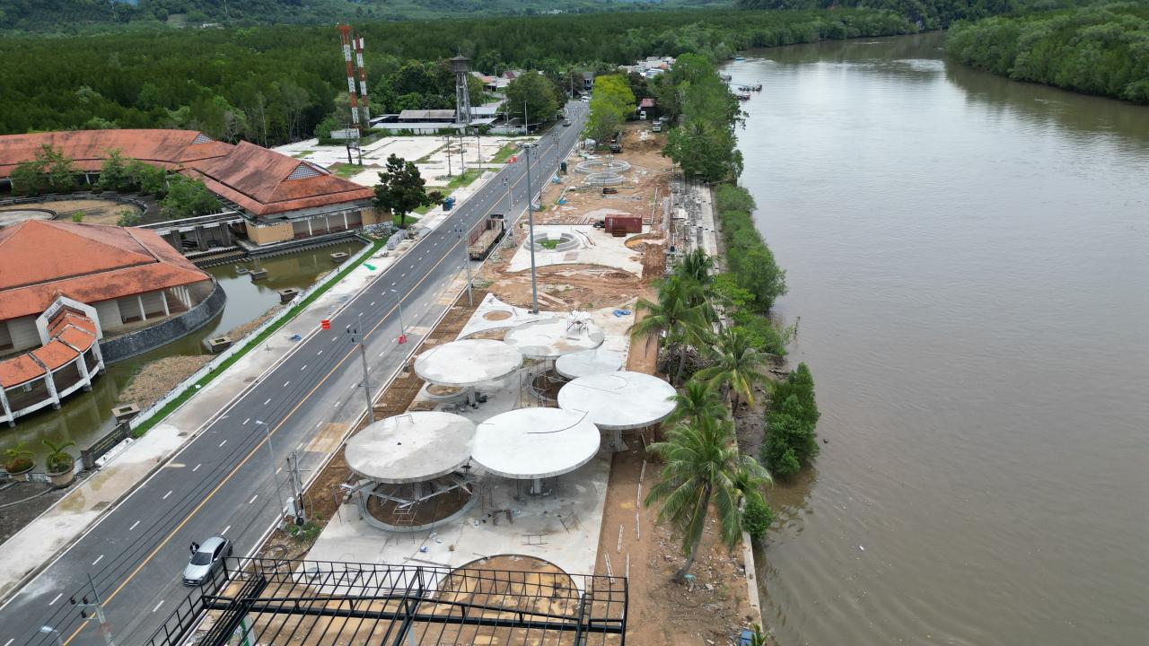 พังงา-พบโครงการก่อสร้างศูนย์รวมการท่องเที่ยวเชิงนิเวศและวัฒนธรรมทางทะเลแห่งอ่าวพังงา งบกว่า 98 ล้านบาท หมดสัญญาแล้วยังสร้างไม่เสร็จ