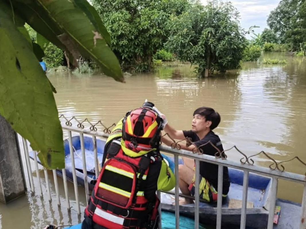 มูลนิธิอุตรดิตถ์สงเคราะห์ ลุยฝ่าวิกฤตน้ำท่วมปราจีนฯ