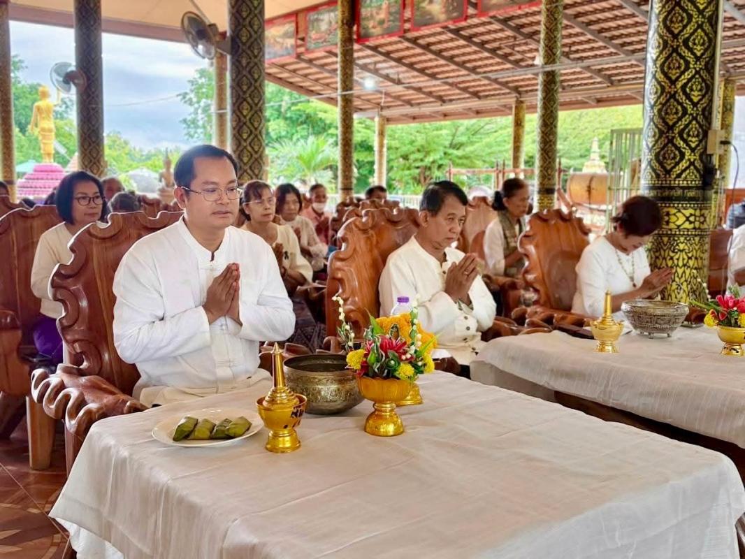 อ.น้ำปาด เดินหน้าขับเคลื่อนโครงการ "นายอำเภอพาเข้าวัด" นำข้าราชการและประชาชนร่วมทำบุญตักบาตร ณ วัดห้วยแมง เสริมสร้างศีลธรรมและหล่อหลอมจิตใจชุมชน 
