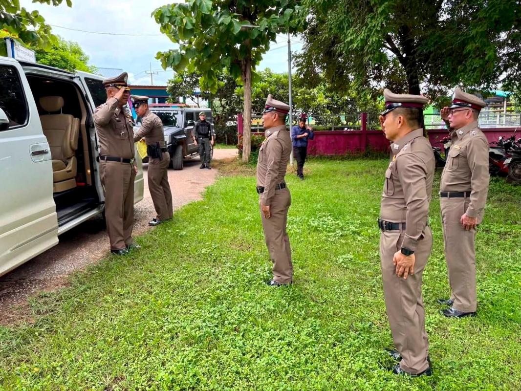 ผบก.ภ.จว.อุตรดิตถ์ ตรวจเยี่ยม สภ.เด่นเหล็ก มอบแนวทางปฏิบัติงานยึดหลักคุณธรรมและศาสตร์พระราชา