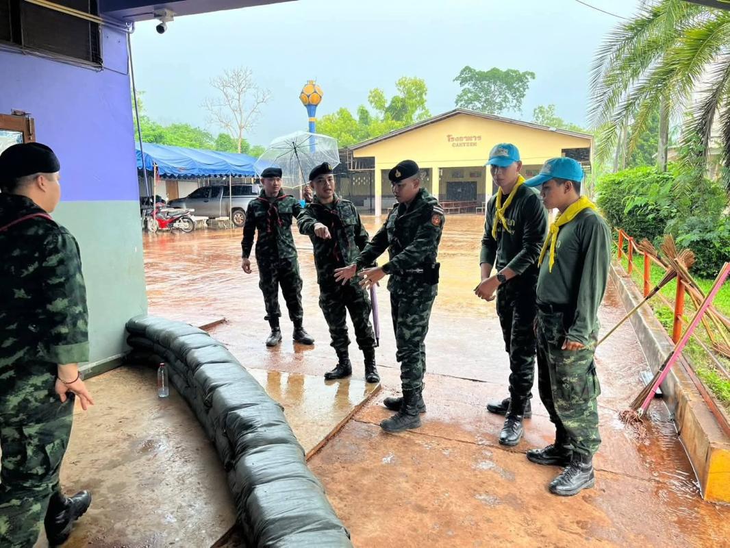 หน่วยเฉพาะกิจราชมนู กองกำลังนเรศวร ระดมกำลังพลและชุดบรรเทาสาธารณภัย ลงพื้นที่เร่งช่วยเหลือโรงเรียนรวมไทยพัฒนา 4 