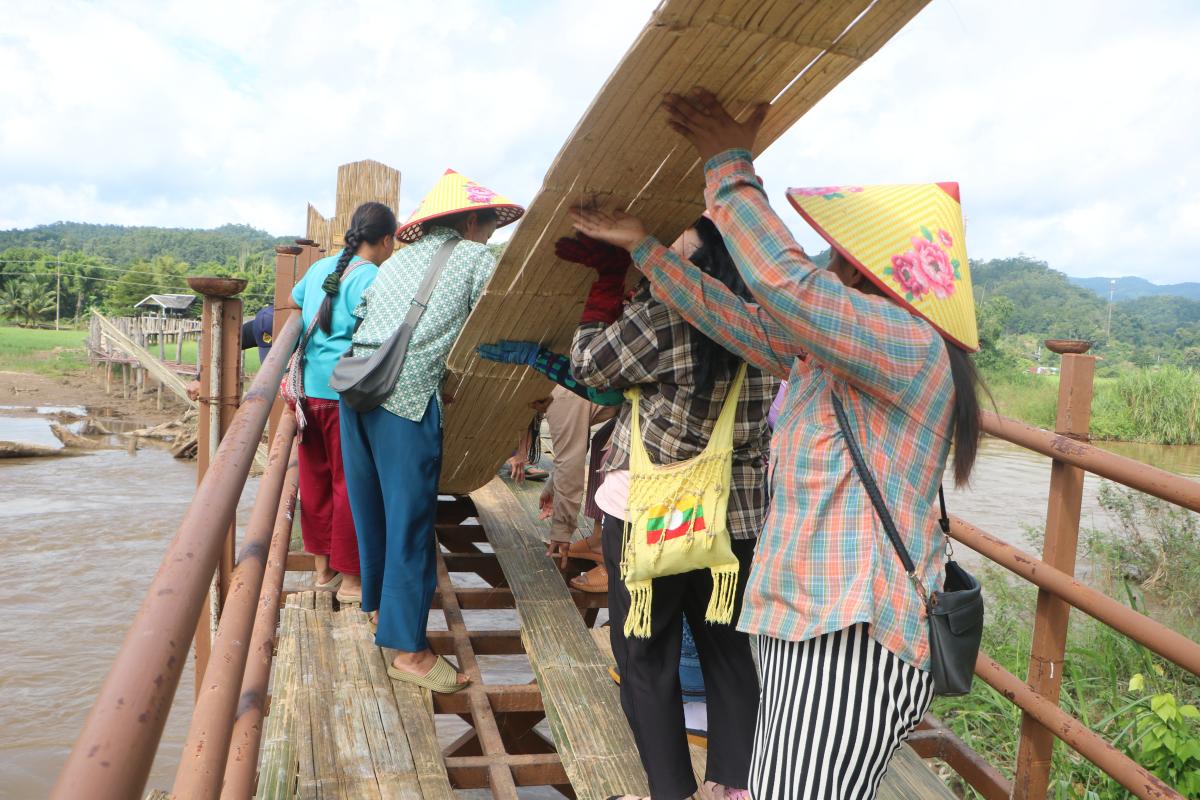 วัดภูสมณารามเร่งบูรณะ “สะพานซูตองเป้” หลังน้ำป่าหลาก พังเสียหาย