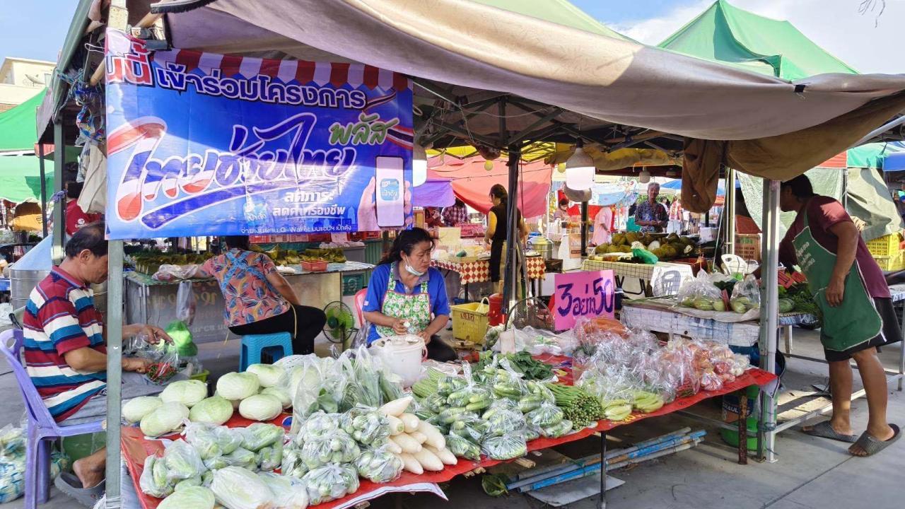 >>> วันแรก &rdquo;คนละครึ่งพลัส &ldquo; ตลาดนัดป่าโมก ยังไม่คึกคัก  <<<