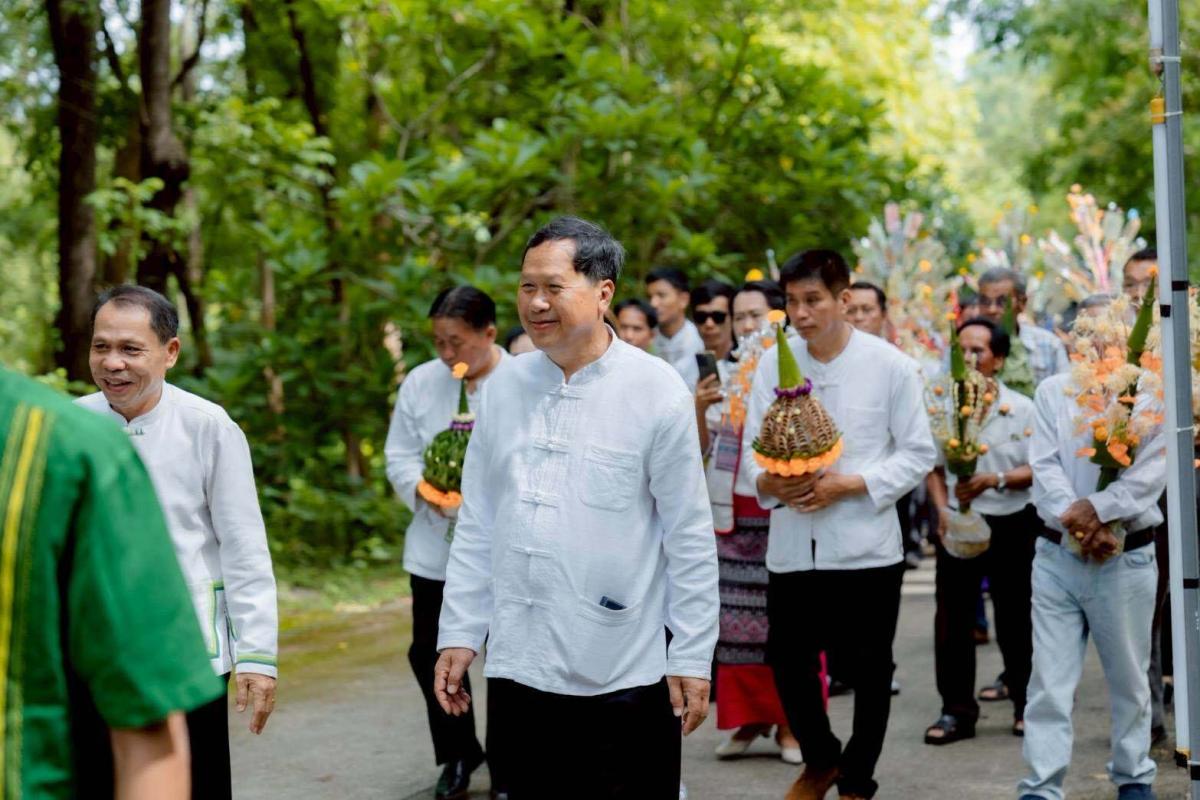 ประเพณีสรงน้ำพระธาตดอยน้อย