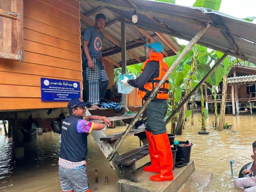 ตชด.436 สตูล ช่วยน้ำท่วมชาวบ้าน