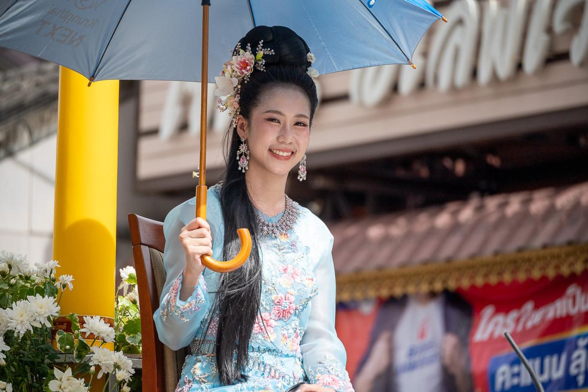 แห่เทียนพรรษาแม่ฮ่องสอน สวยงาม เรียบง่าย เปี่ยมศรัทธาชาวพุทธ