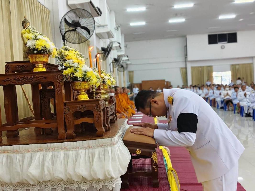 อ.น้ำปาด พิธีทำบุญตักบาตรและพิธีวางพวงมาลา เนื่องในวันเนื่องในวันนวมินทรมหาราช