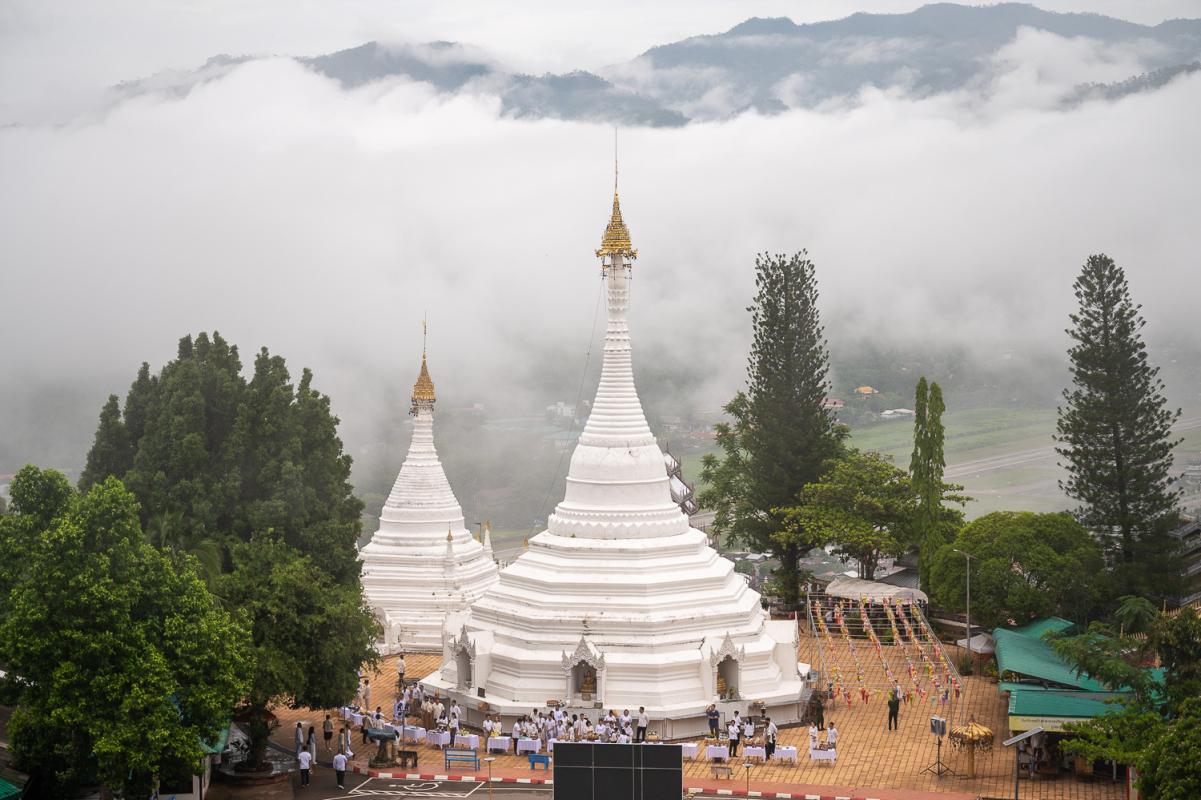 ทำบุญตักบาตรที่พระธาตุดอยกองมู แม่ฮ่องสอน