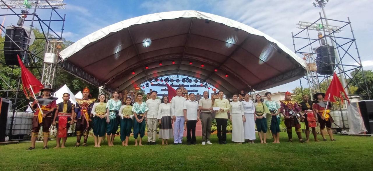 “รองอาทร” ร่วมชมการแสดงตีกลองศึก “ทหารเสือพระเจ้าตาก” ถ่ายทอดวีรกรรมบรรพชน สะท้อนวิถีเมืองตากริมน้ำปิง ในงานสมโภชเมืองตาก 734 ปี