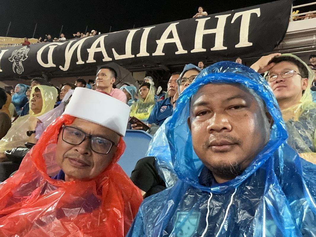 บันทึกความทรงจำ: คืนฝนโปรยนิดๆที่ราชมังคลาฯ — เมื่อตั๋วสู่นัดชิงไม่อาจลบความอึดอัดในสนาม 