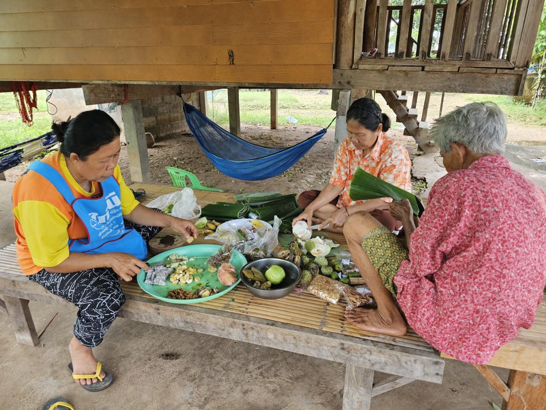 บุญประเพณี ห่อข้าวน้อย( บุญข้าวสาก)​