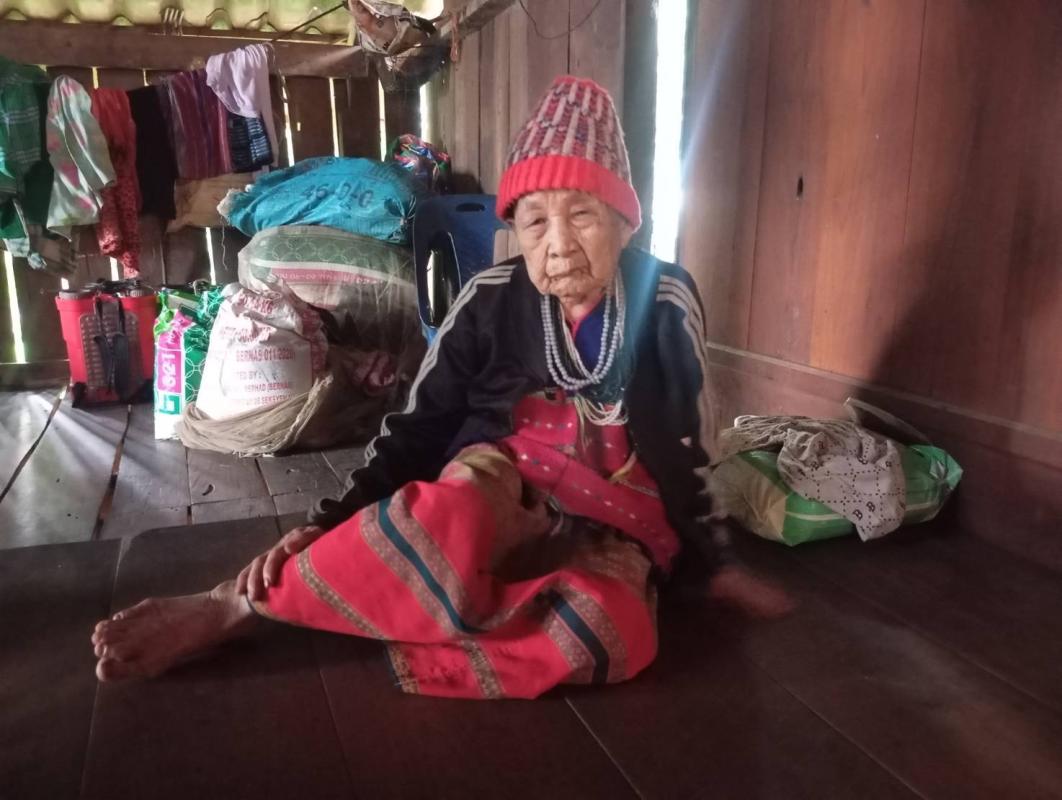 คุณยายอายุ100+ปีไร้สัญชาติ อาศัยอยู่บ้านกับลูก