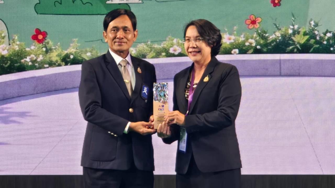 จังหวัดกาญจนบุรีสร้างผลงานโดดเด่นบนเวทีระดับชาติ หลังได้รับรางวัลเชิดชูเกียรติสนับสนุนการขับเคลื่อนมติสมัชชาสุขภาพแห่งชาติ ประจำปี 2569 จำนวน 3 รางวัล 