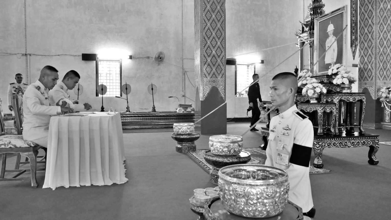 พะเยา - ขรก.-ปชช.หลั่งไหลถวายน้ำสรงและสัการะพระศพฯ