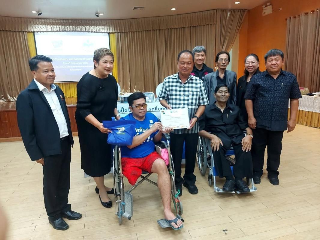 >>> จังหวัดอ่างทองร่วมกับมูลนิธิโอสถสภา สร้างอาชีพผู้พิการ 35 ราย <<<