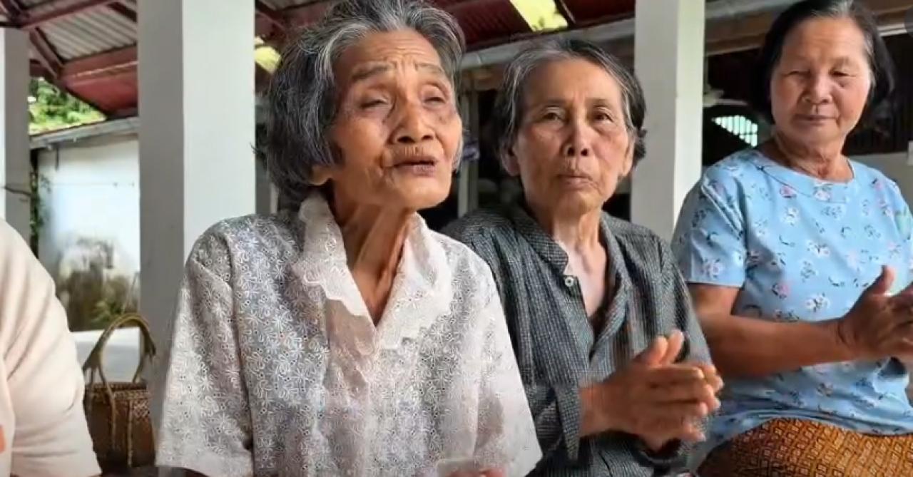 จากติดบ้านสู่ติดสังคม