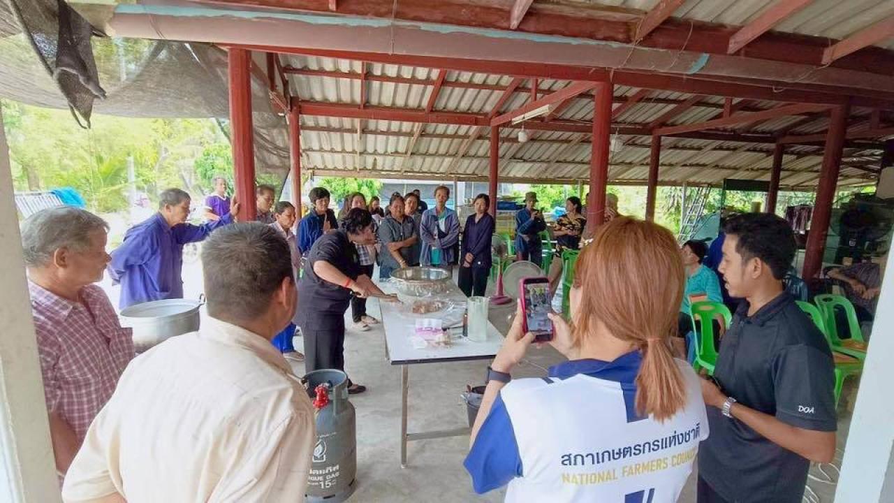 อบรมหลักสูตร ? &ldquo;การใช้เห็ดเรืองแสงสิรินรัศมีป้องกันกำจัดโรครากปมในฝรั่ง&rdquo; 