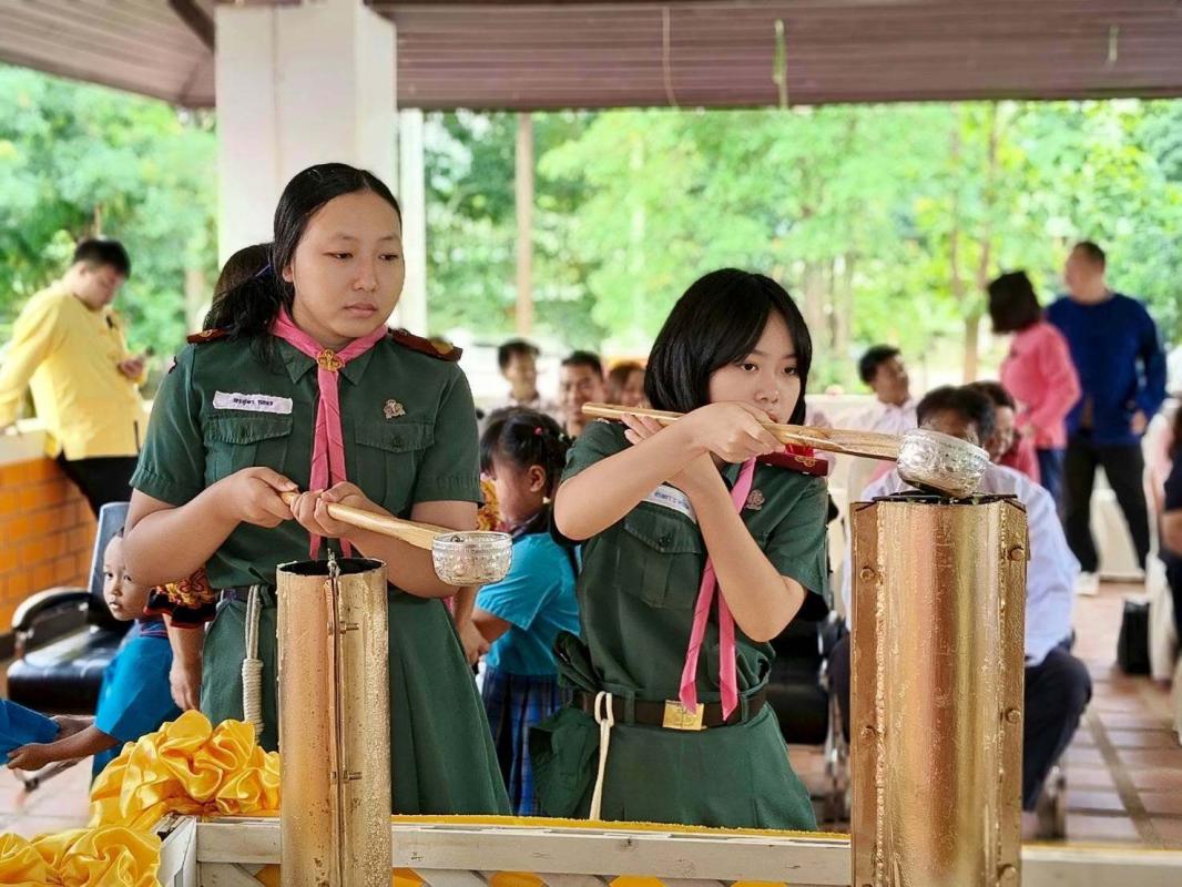 อบต.ผาบ่องชวนเยาวชนหล่อเทียนพรรษา ปลูกฝังคุณธรรม สืบสานประเพณี