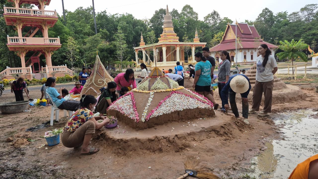 ถะชะเชือย: พลังศรัทธาและวิถีชาวกวยเบื้องหลังหยาดน้ำสงกรานต์ ณ วัดโพธิ์กระสังข์ [มีคลิป]