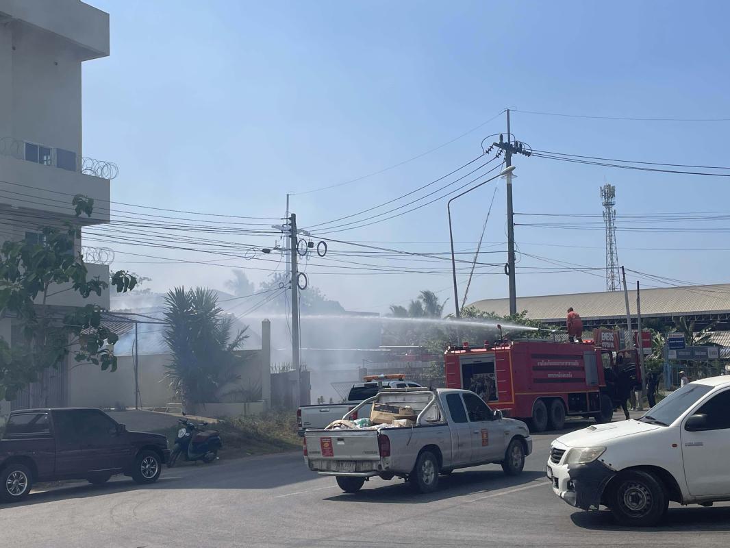 เทศบาลควนหลังระดมขนรถน้ำดับไฟไหม้บ้านเจ้าของย้านปลอดภัย